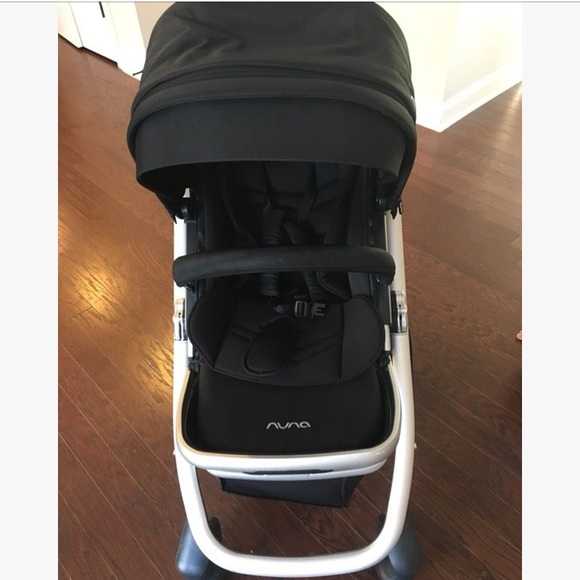 *SOLD* nuna ivvi stroller & bassinet - caviar - Picture 3 of 8
